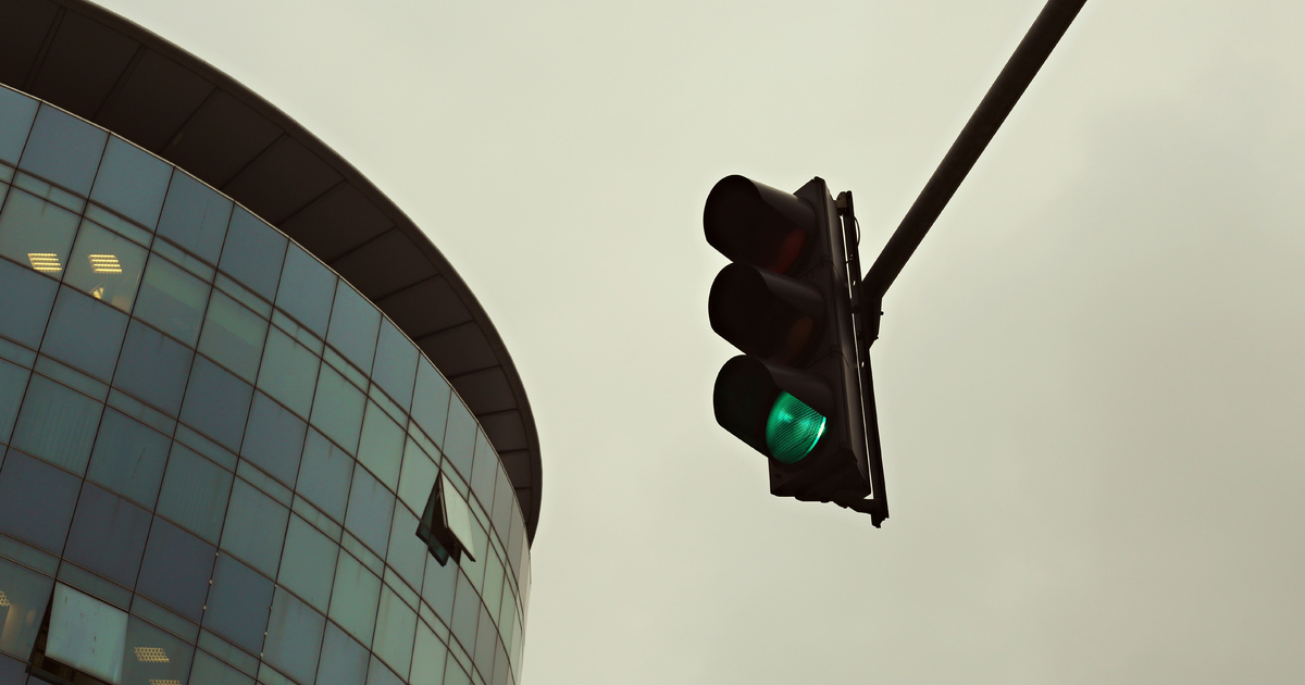 Green traffic light in the city _57355070 seo